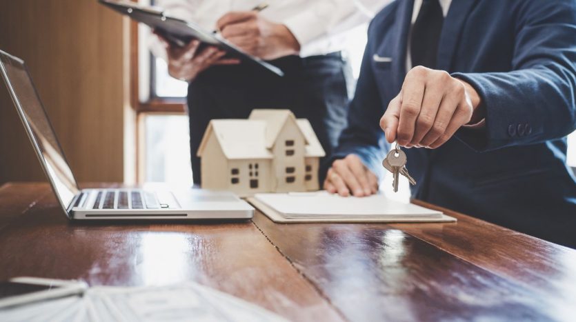 7 Incredible Advantages of Working with a Real Estate Agent